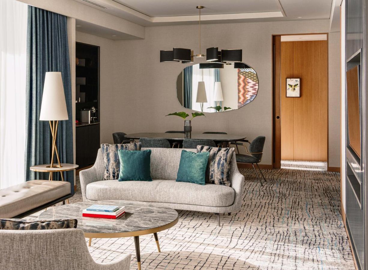 Kimpton Maa-Lai Bangkok By Ihg Hotel Kültér fotó A suite at The Standard London