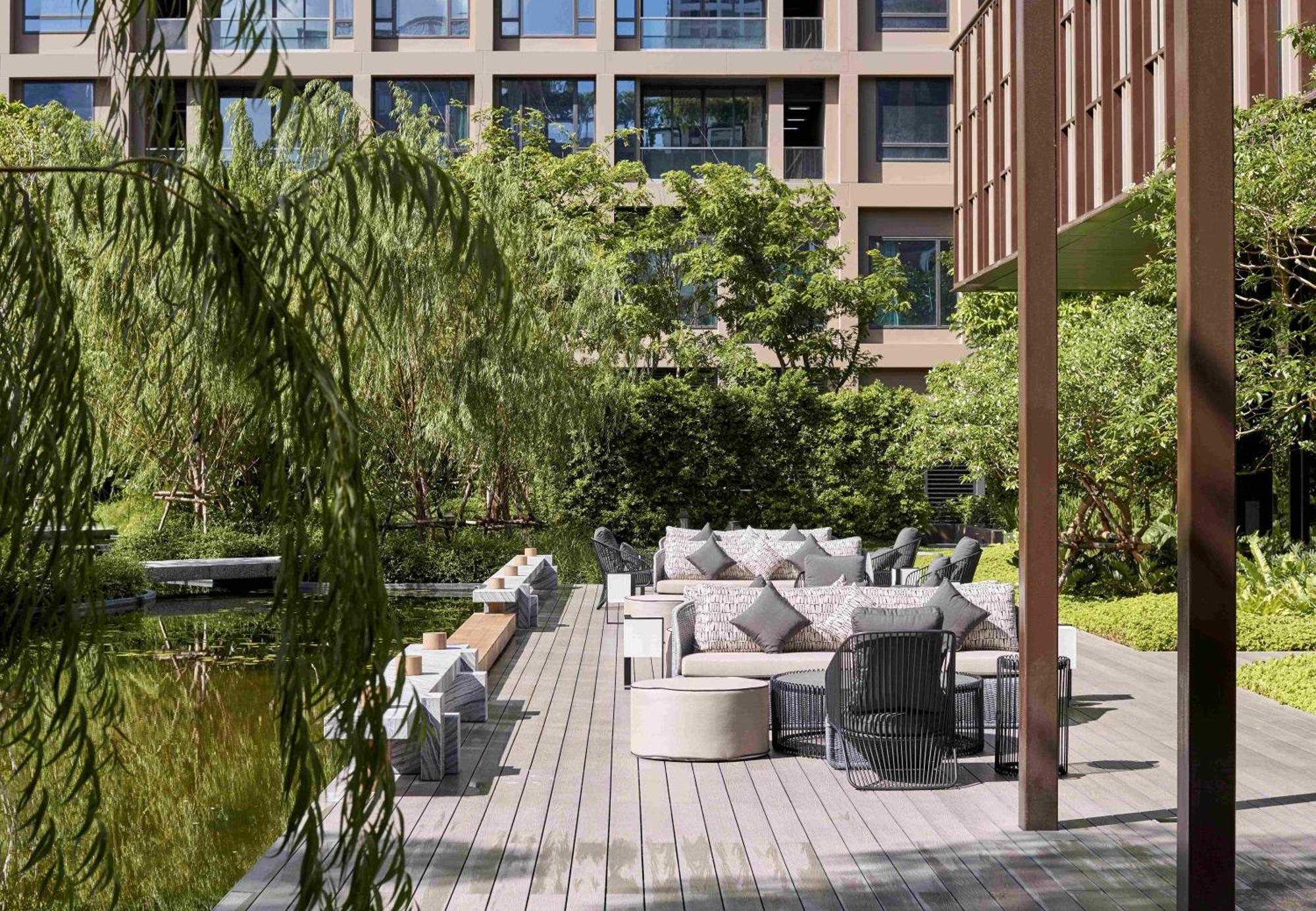 Kimpton Maa-Lai Bangkok By Ihg Hotel Kültér fotó The Park