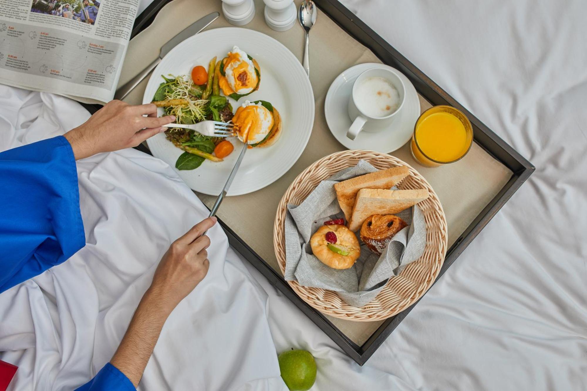 Kimpton Maa-Lai Bangkok By Ihg Hotel Kültér fotó Room service
