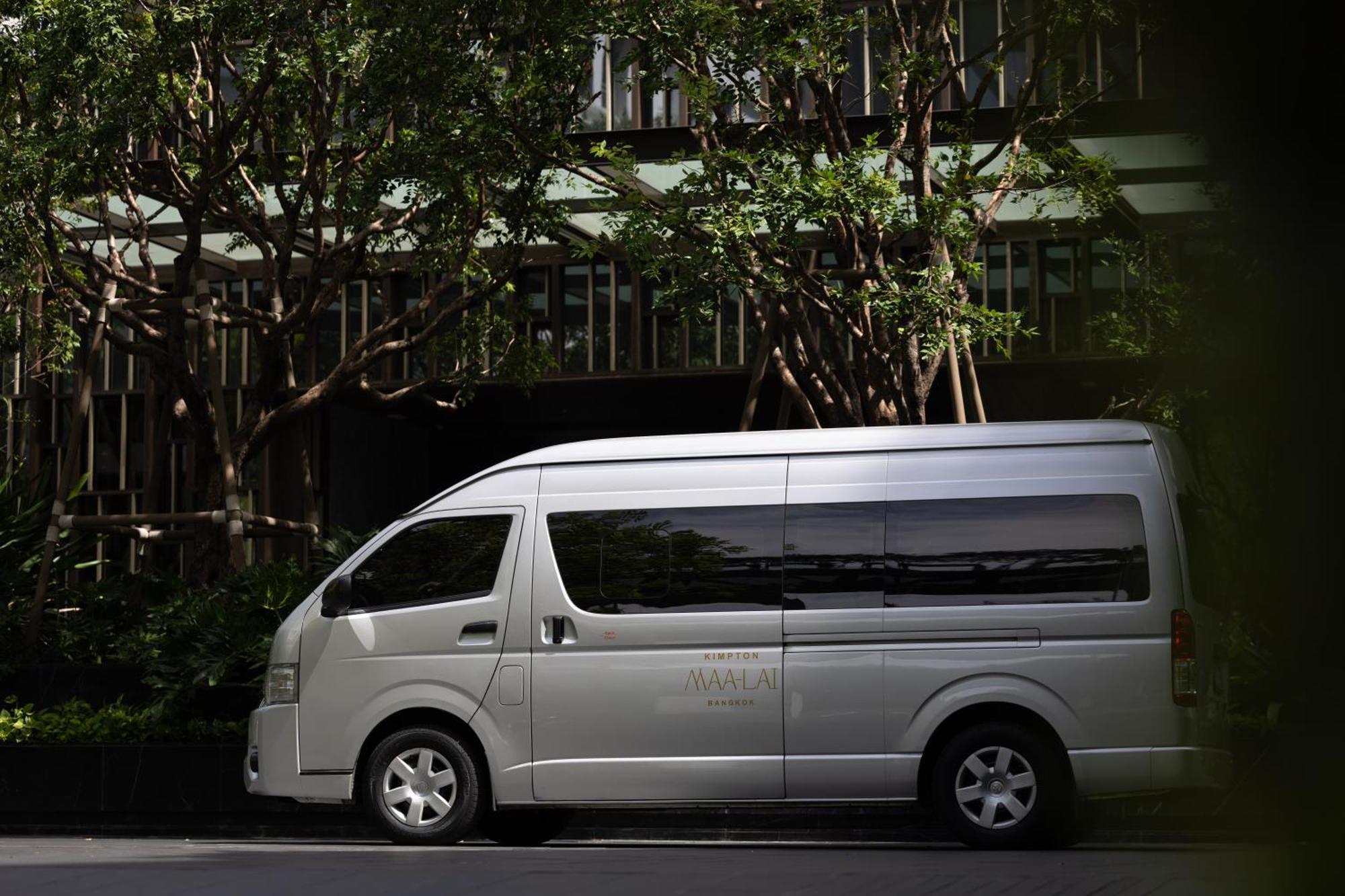 Kimpton Maa-Lai Bangkok By Ihg Hotel Kültér fotó Toyota HiAce